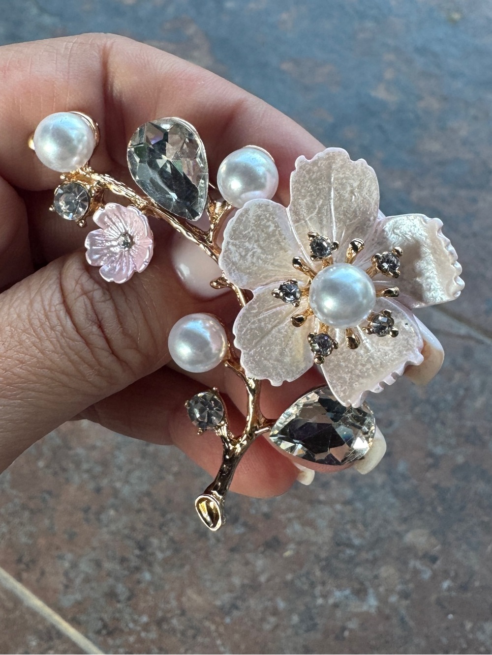 Flower Stone Pearl Brooch